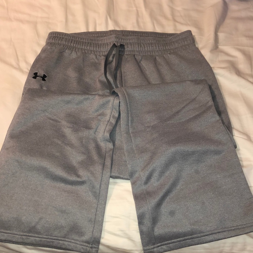 EUC- women’s size L semi fitted Under Armour pant